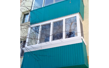 Увеличение и обшивка балкона, остекление